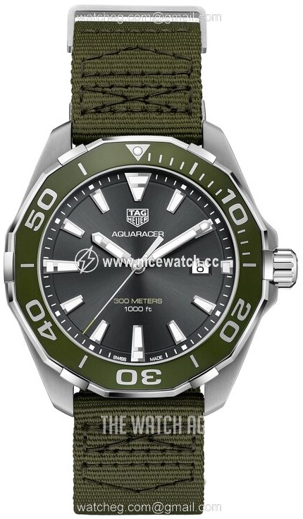 TAG Heuer Aquaracer Quartz (battery powered) Men's Dress / Sport WAY101L.FC8222